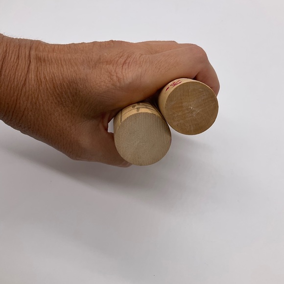 TWO VINTAGE WOOD JAPANESE KOKESHI DOLLS - Picture 7 of 13